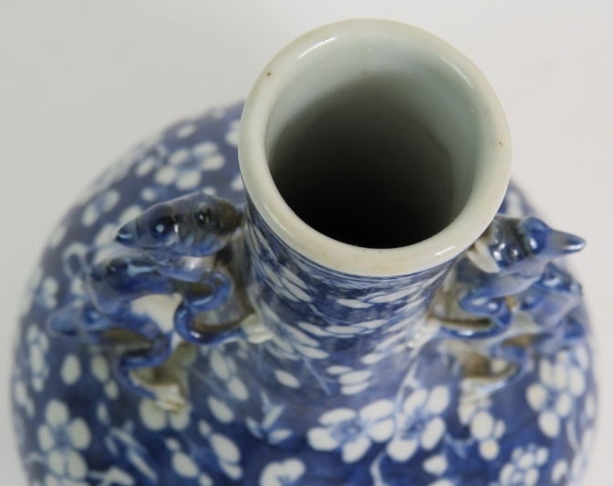 An 18th Century Chinese blue and white b - Image 8 of 9