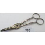 A pair o Georgian silver grape scissors,