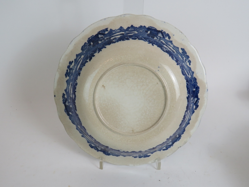 Two blue and white lidded tureens, - Image 5 of 9