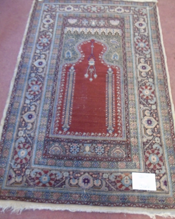 A small Turkish rug early 20's. Approx 140cm x 90cm. Nice antique rug.