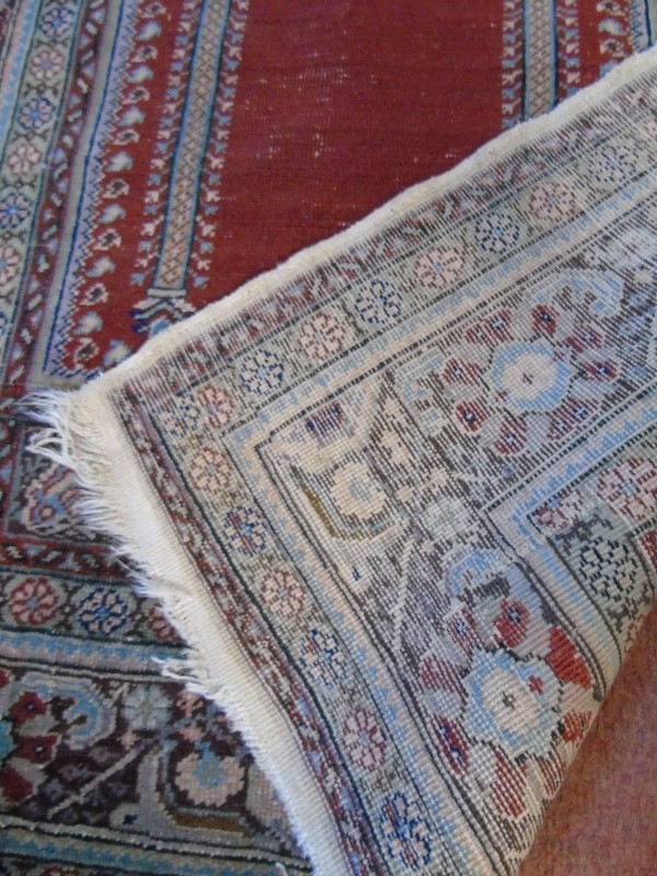 A small Turkish rug early 20's. Approx 140cm x 90cm. Nice antique rug. - Image 5 of 5