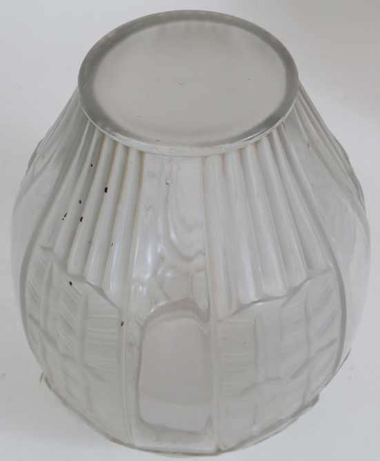 An André Hunebelle Art Deco glass vase with floral shoulders, - Image 4 of 7