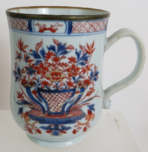 A large Early 19th Century Chinese Imari mug, 16cm, two Chinese Imari plates, - Image 4 of 9