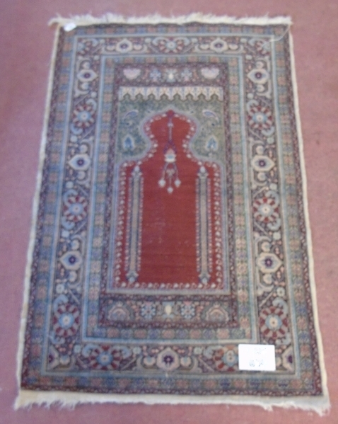 A small Turkish rug early 20's. Approx 140cm x 90cm. Nice antique rug. - Image 2 of 5