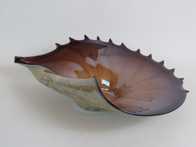 A large contemporary Art glass bowl, probably Murano, in open clamshell form. - Image 3 of 4