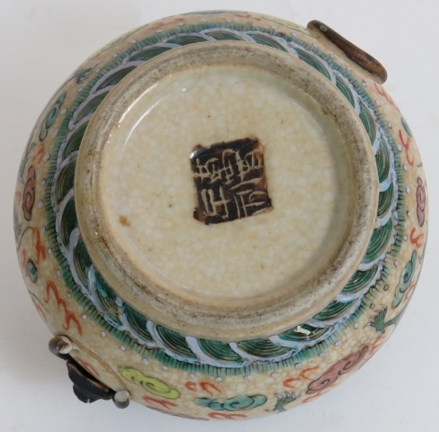 Three pieces of Late 19th Century Chinese export crackle ware in the Ming style. - Image 10 of 11