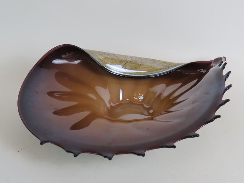 A large contemporary Art glass bowl, probably Murano, in open clamshell form. - Image 2 of 4