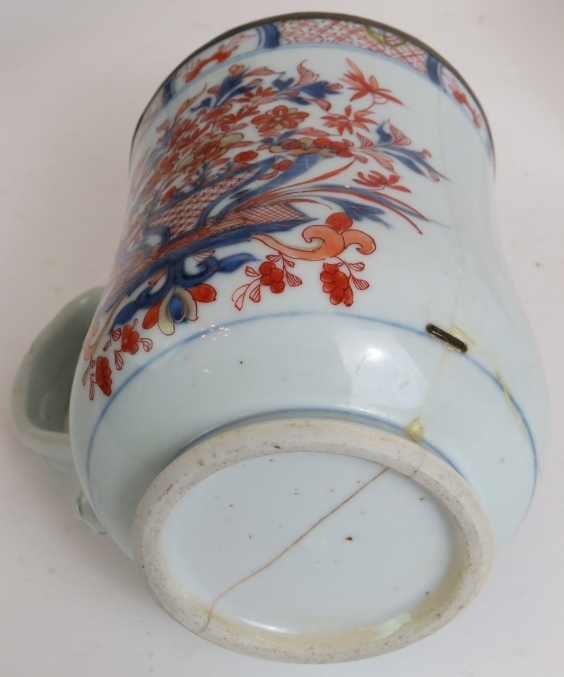 A large Early 19th Century Chinese Imari mug, 16cm, two Chinese Imari plates, - Image 6 of 9