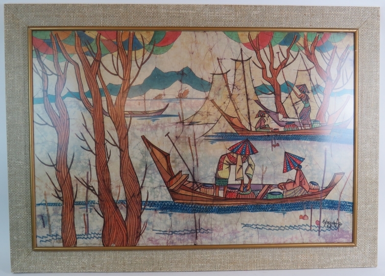A pair of large framed decorative Batik panels, signed and dated 1970, a carved teak Eastern tray, - Bild 4 aus 5