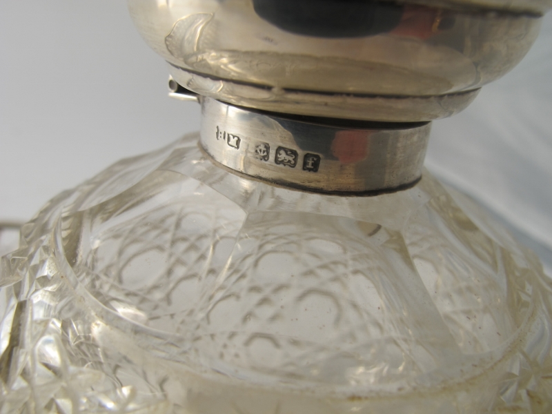 A large hobnail cut scent bottle with hinged silver top and inner stopper, Birmingham 1905, - Image 3 of 5