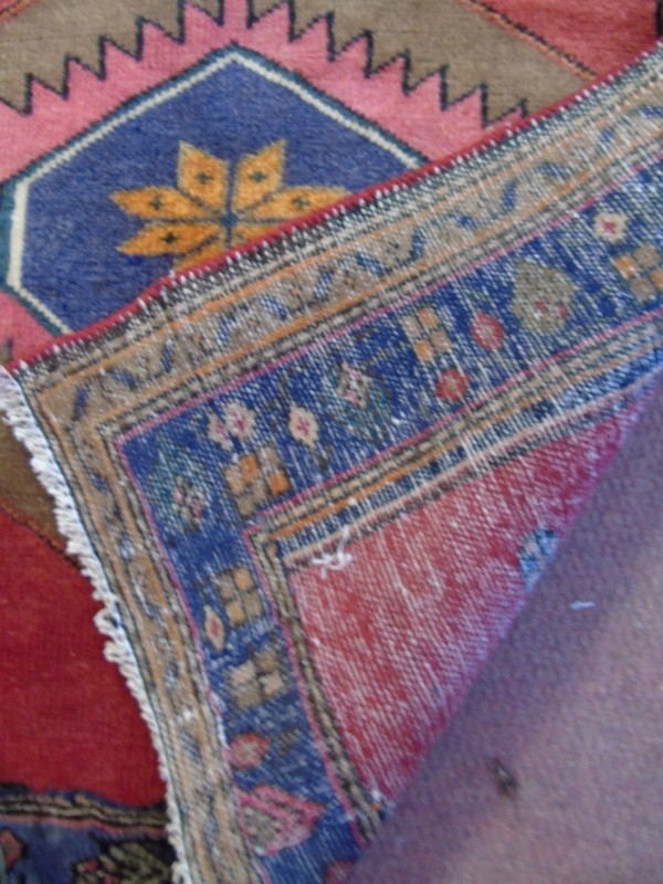 A Hamadan rug with central motif on red ground. 1.72 x 95 Condition report: In very good condition. - Image 4 of 4