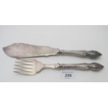 A pair of silver handled fish servers, Sheffield 1930. Surface wear.