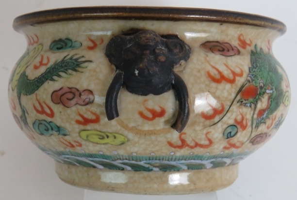 Three pieces of Late 19th Century Chinese export crackle ware in the Ming style. - Image 11 of 11