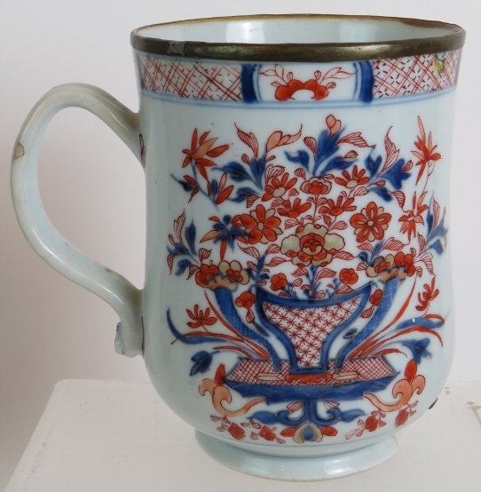 A large Early 19th Century Chinese Imari mug, 16cm, two Chinese Imari plates, - Image 5 of 9