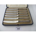 A set of six Art Deco silver handled tea knives, Sheffield 1926, boxed. Good condition.