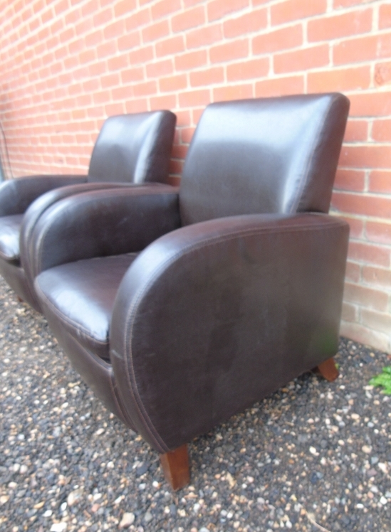 A pair of 20th Century brown leather lounge armchairs in good condition. - Image 2 of 2