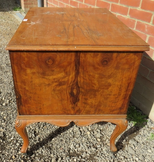 A 19th Century walnut chest of four drawers beneath a quarter veneered top with decorative moulding - Image 3 of 3