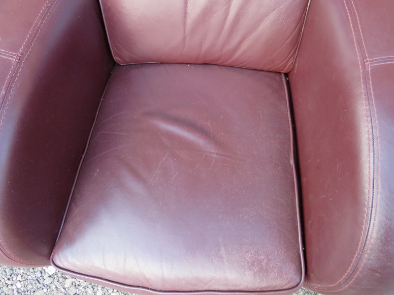 A pair of contemporary tub chairs upholstered in a deep brown / aubergine leather. - Image 5 of 8