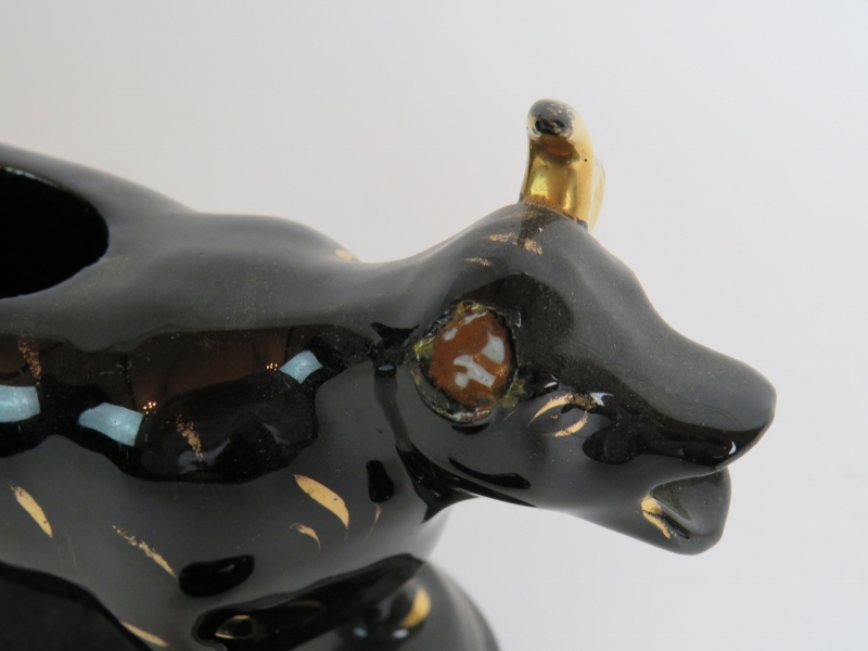 A pair of antique black glazed cow cream - Image 4 of 6