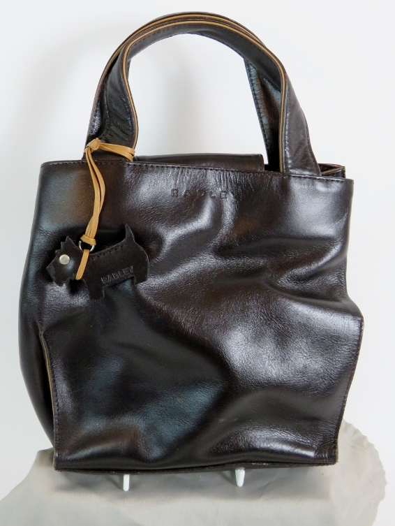 A small black leather Radley handbag with contrasting leather trim and original dust bag. - Bild 2 aus 4