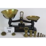 A set of Librasco kitchen scales with brass weights. Condition report: Light age related wear.