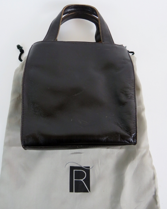 A small black leather Radley handbag with contrasting leather trim and original dust bag. - Bild 3 aus 4