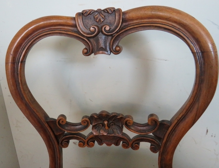 A set of 4 Victorian carved balloon back - Image 2 of 4