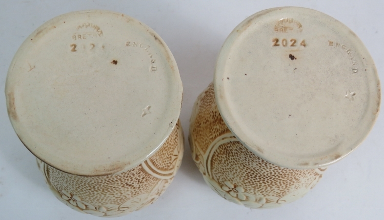 A pair of Art Nouveau Bretby Pottery Cla - Image 4 of 4