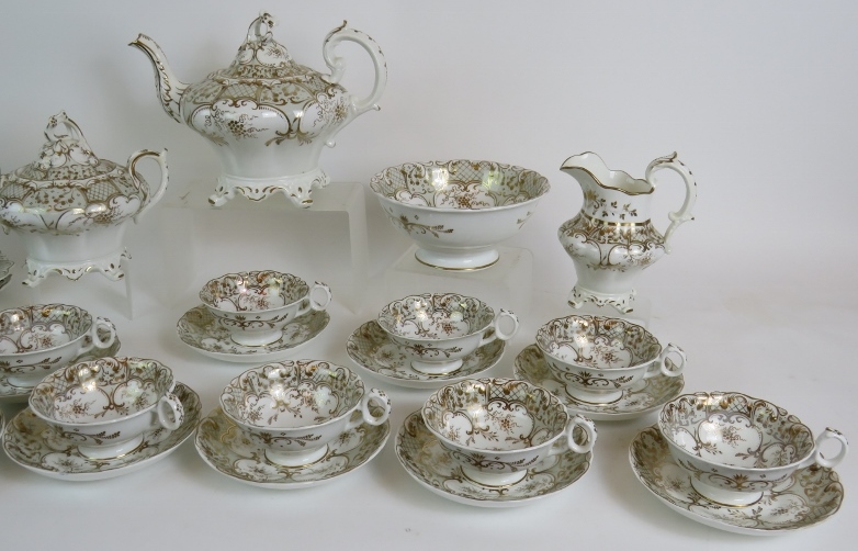 A highly ornate antique pearl ware tea s - Image 3 of 6