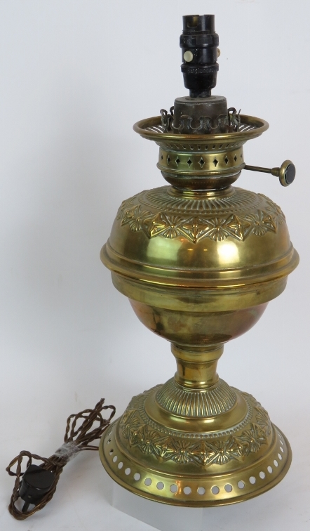 A Late Victorian brass oil lamp and shad - Image 2 of 3