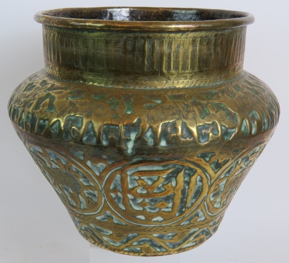 A large Eastern brass planter decorated - Image 2 of 4