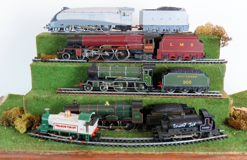 A collection of 15 Hornby 00 Gauge train - Image 3 of 8