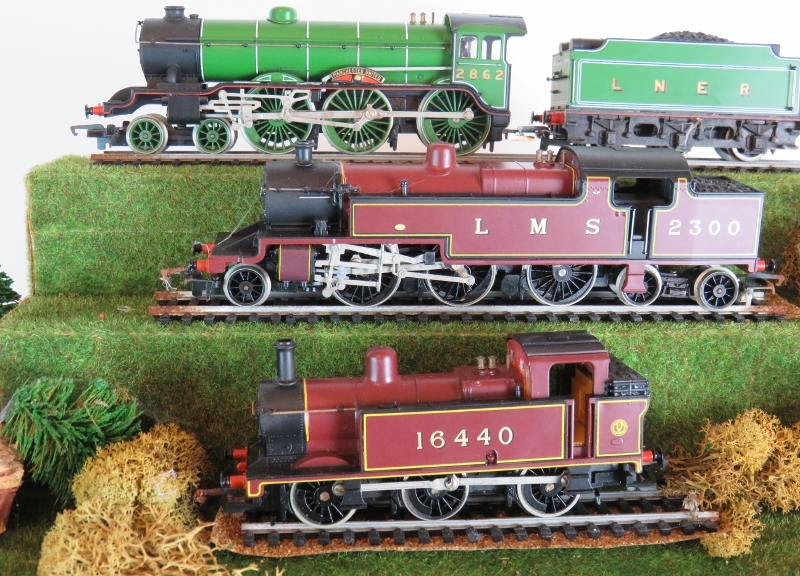 A collection of 15 Hornby 00 Gauge train - Image 6 of 8