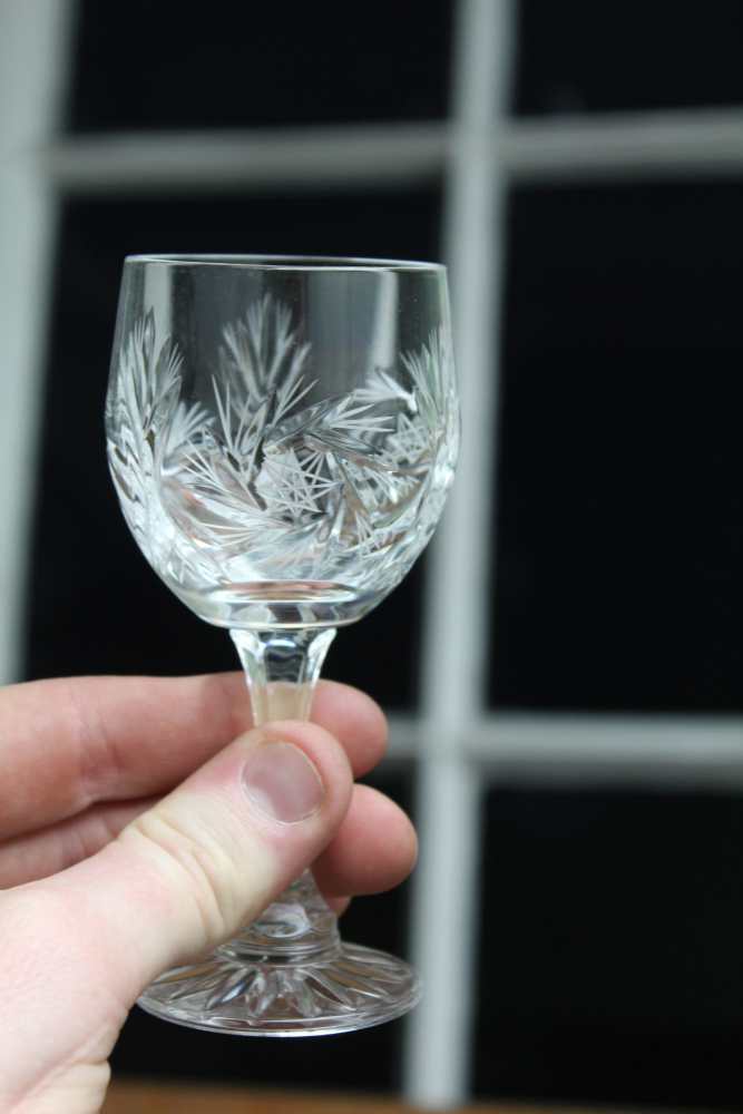 A SUITE OF PIN WHEEL CUT TABLE GLASS, includes 16 white wine, 18 red wine, 8 tumblers, 6 sherry - Image 7 of 12