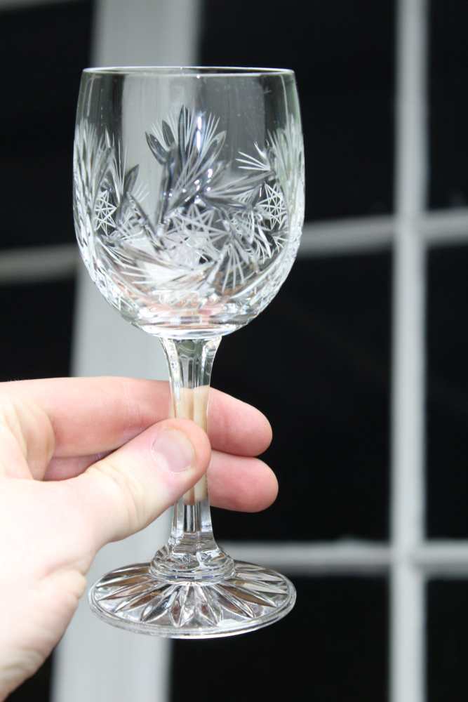 A SUITE OF PIN WHEEL CUT TABLE GLASS, includes 16 white wine, 18 red wine, 8 tumblers, 6 sherry - Image 9 of 12