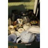 A BOX CONTAINING A SELECTION OF DOMESTIC POTTERY & PORCELAIN VARIOUS