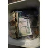 A SMALL PLASTIC TUB CONTAINING COLLECTOR'S COINS AND BANK NOTES, MEDALLIONS ETC.