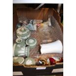 A BOX CONTAINING A SELECTION OF DOMESTIC AND COLLECTABLE POTTERY & PORCELAIN to include Wedgwood