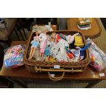 A WOVEN WICKER HAMPER CONTAINING A SELECTION OF SINDY DOLLS and accessories