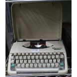 AN ORIGINAL CASED OLYMPIA SPLENDID 33 MANUAL TYPEWRITER