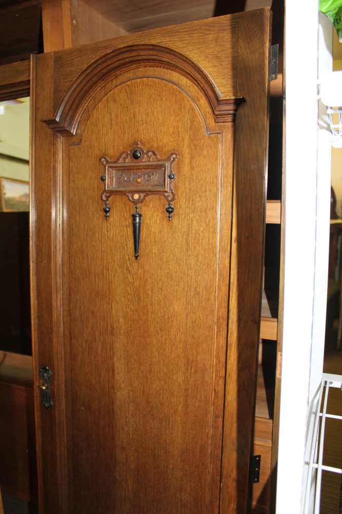 AN EARLY 20TH CENTURY "MAPLES" BRANDED OAK COMPACTUM having dentil cornice, over central mirrored - Image 2 of 2