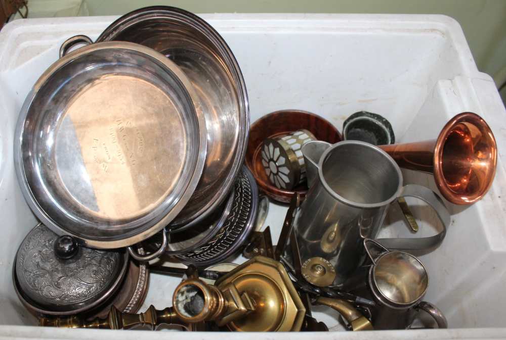 A BOX CONTAINING A SELECTION OF DOMESTIC METALWARES VARIOUS, both English and Ethnic in origin