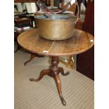 A 19TH CENTURY MAHOGANY CIRCULAR TOPPED TABLE, on turned column and three downswept legs
