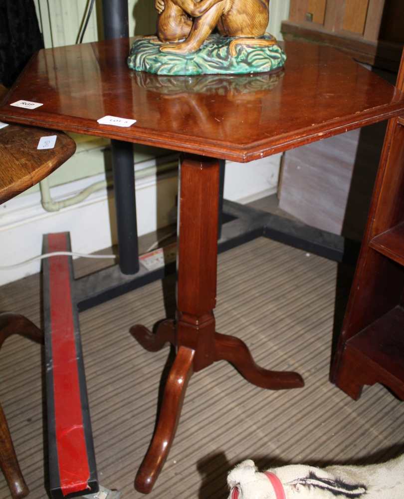 A LATE 19TH CENTURY MAHOGANY HEXAGONAL TOPPED OCCASIONAL TABLE on faceted column and three downswept