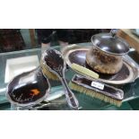 A SELECTION OF GOOD QUALITY HALLMARKED SILVER & TORTOISESHELL DRESSING TABLE TOP ITEMS