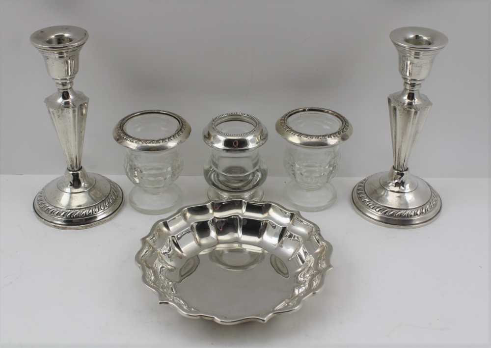 A PAIR OF STERLING SILVER CANDLESTICKS, on circular platform bases, 16.5cm high, together with a