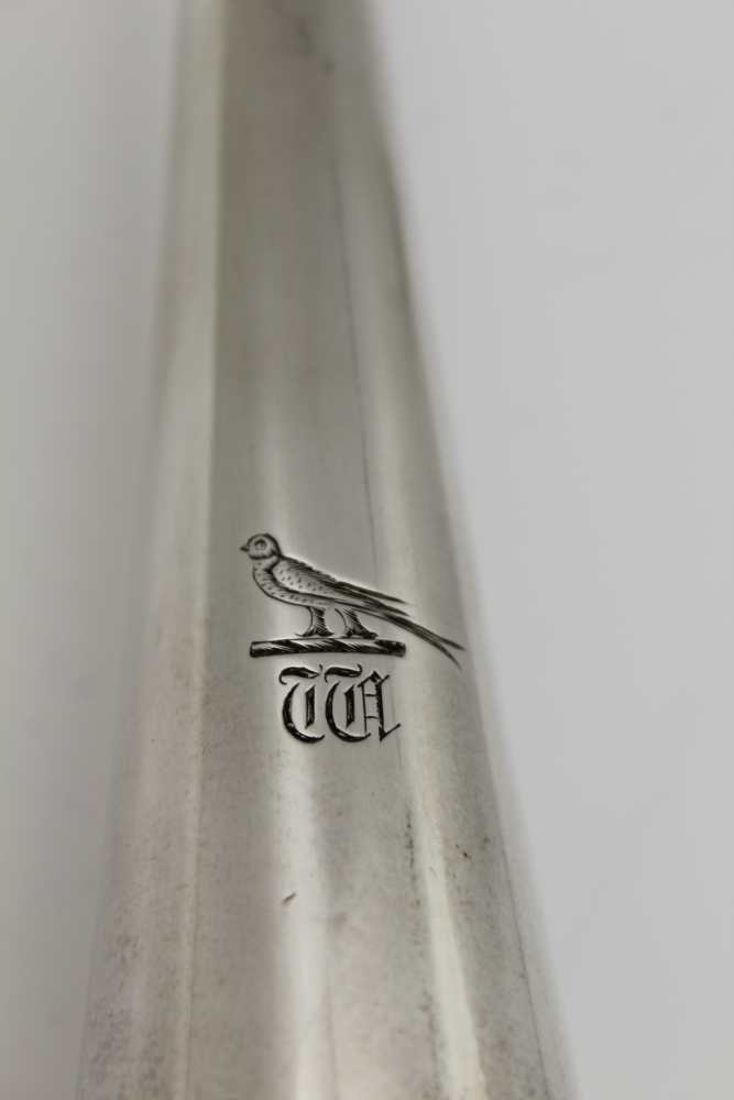 A LATE VICTORIAN SILVER TABLE TOP HUNTING HORN CIGAR LIGHTER, with engraved bird of prey armorial - Image 2 of 4