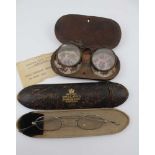 A PAIR OF 18TH CENTURY PINCE NEZ STYLE SPECTACLES, the metal frames cast to the edge with the