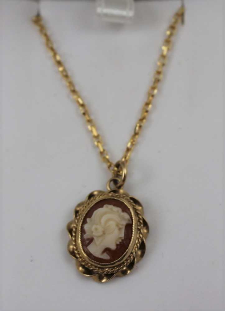 A 9CT GOLD FRAMED SMALL CAMEO PENDANT, profile portrait of a lady on a gold chain, together with; - Image 5 of 6