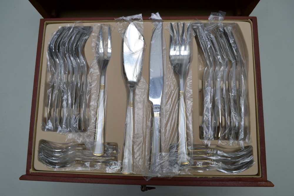 WALTMAND AND SOHN A CANTEEN OF CUTLERY FOR EIGHT PLACE SETTINGS, includes ladle etc in a polished - Image 3 of 5